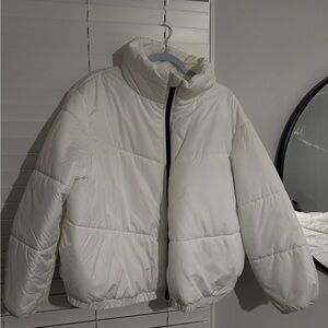 White Puffer Jacket XXL Wild Fable small stains